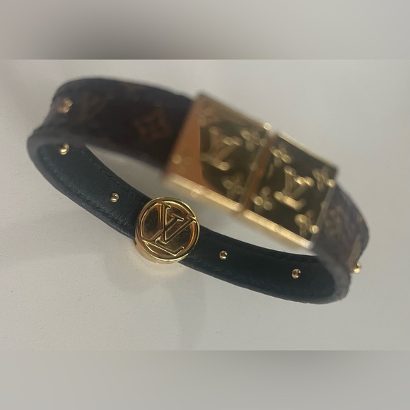 Louis Vuitton LV Circle Reversible Bracelet - Picture 6 of 9